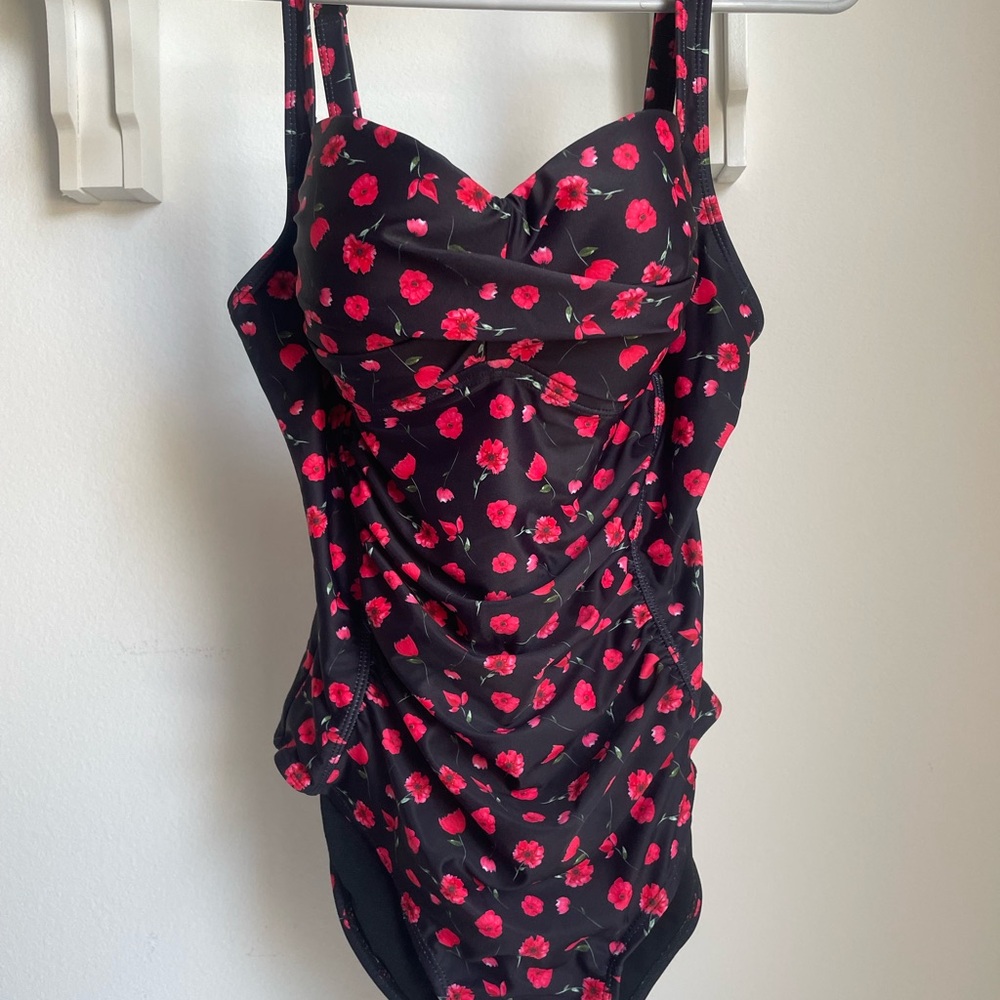Nicole Miller  One Piece Swimsuit Size M.